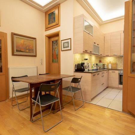 Acropolis Metro St.3 Bedrοοms 6 Persons Maisonette Афины Экстерьер фото