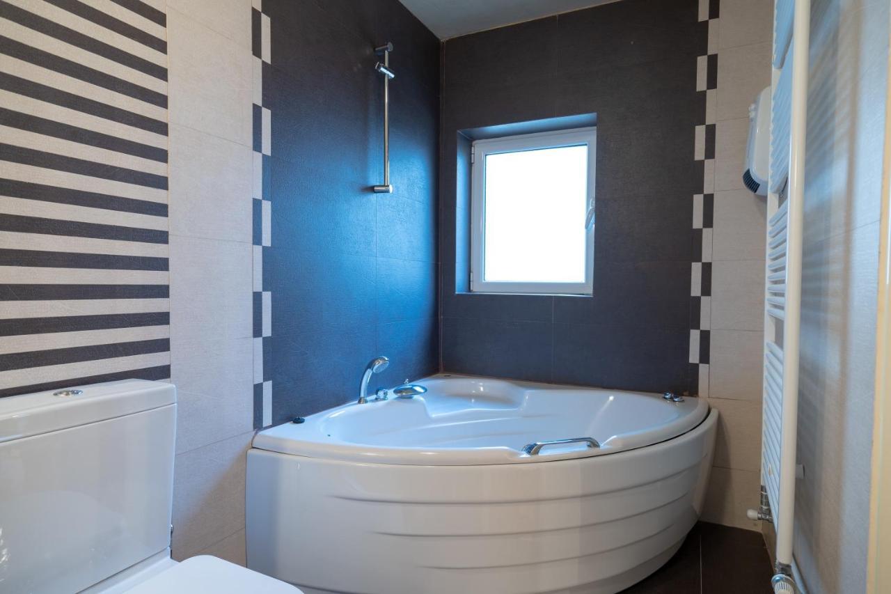 Acropolis Metro St.3 Bedrοοms 6 Persons Maisonette Афины Экстерьер фото